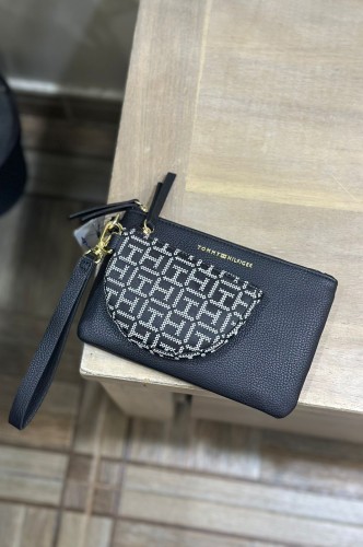 باوتش من Tommy Hilfiger