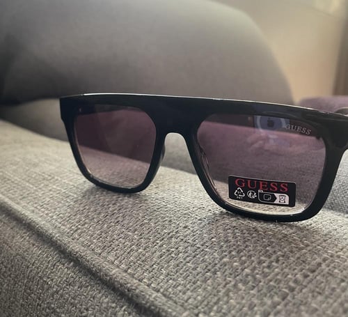 نظاره من Guess