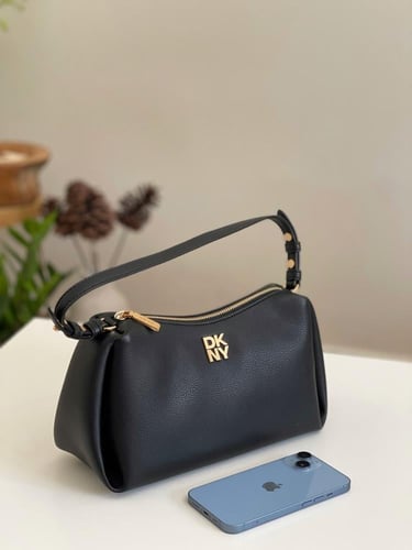 حقيبة من DKNY