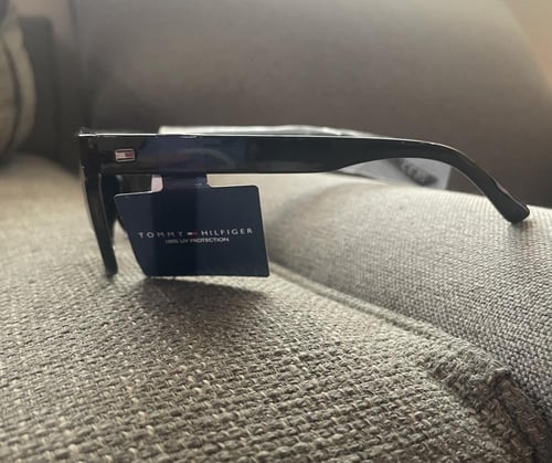 نظاره من Tommy hilfiger