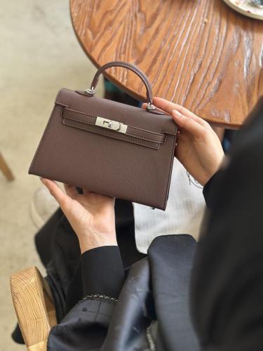 ميني كيلي بني