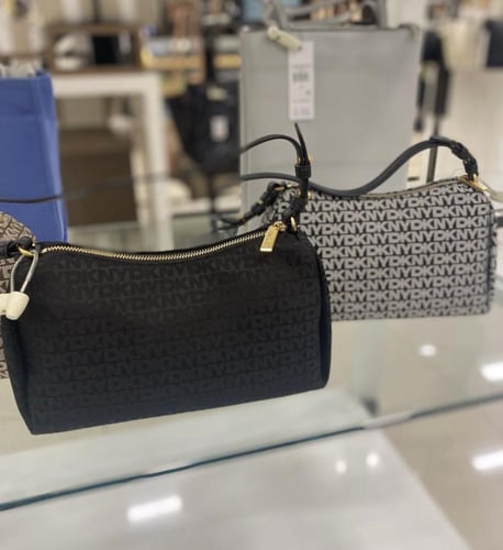 حقيبة من DKNY