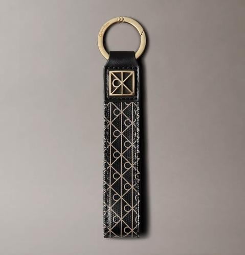 ميدالية من Calvin Klein