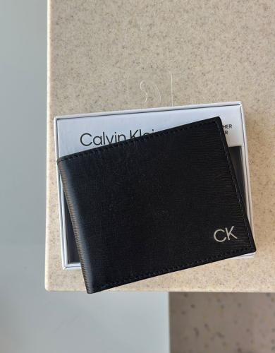 بوك رجالي من Calvin Klein