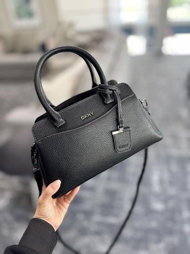 حقيبة من DKNY