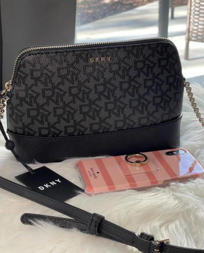 حقيبة من DKNY