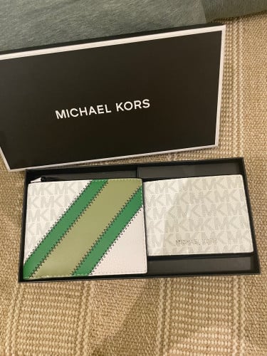 طقم من Michael Kors
