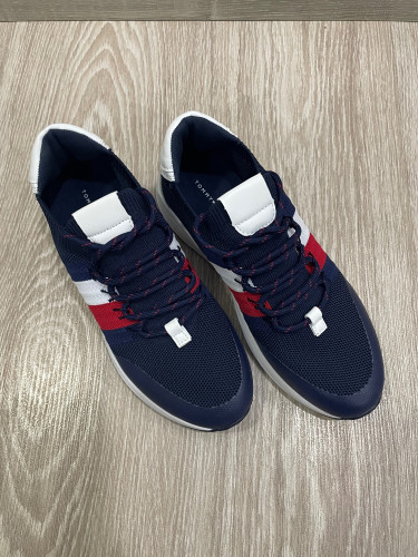 شوز من Tommy Hilfiger