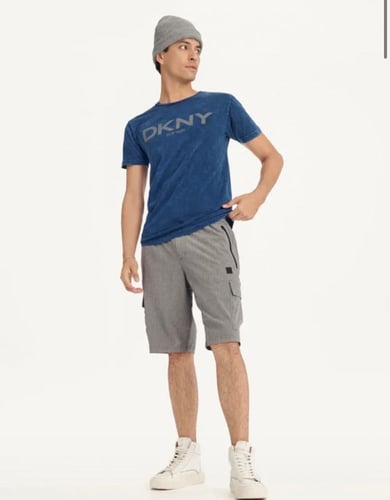 تي شيرت من DKNY