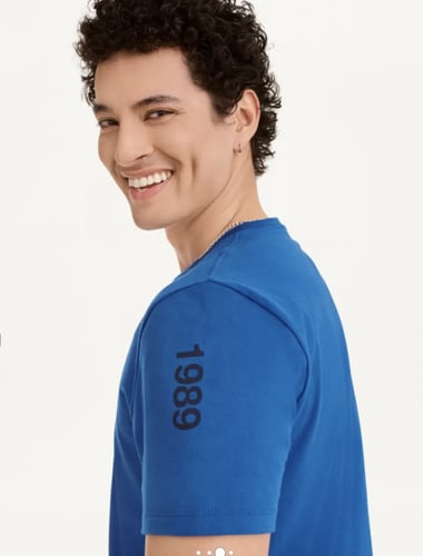 تي شيرت من DKNY