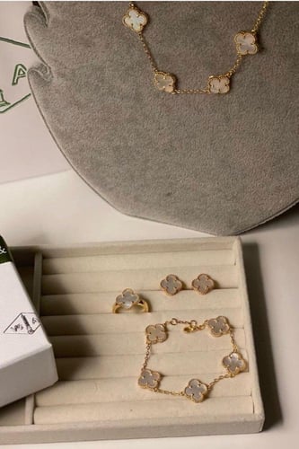 طقم فان كليف الابيض