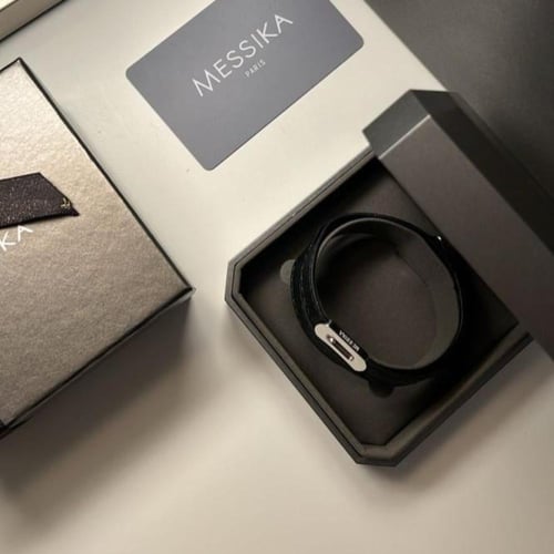 مسيكا جلد اسود