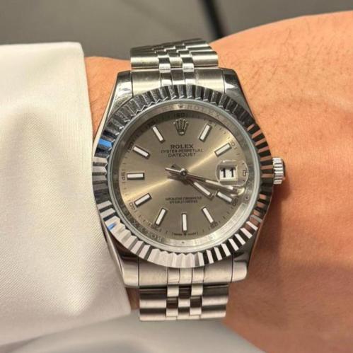 رولكس عداد فضي