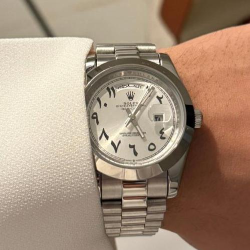 رولكس أبيض مع تاريخ