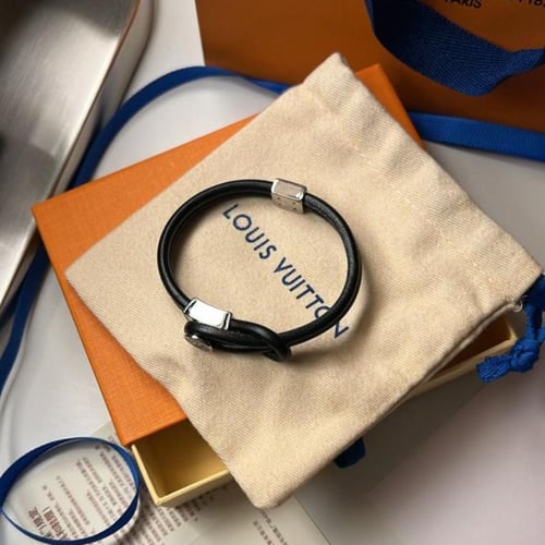 لويس فتون جلد اسود