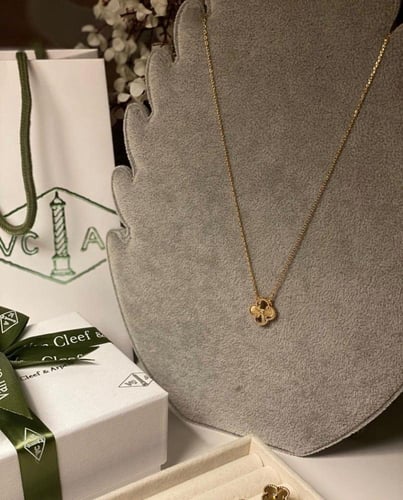 طقم فان كليف الذهبي