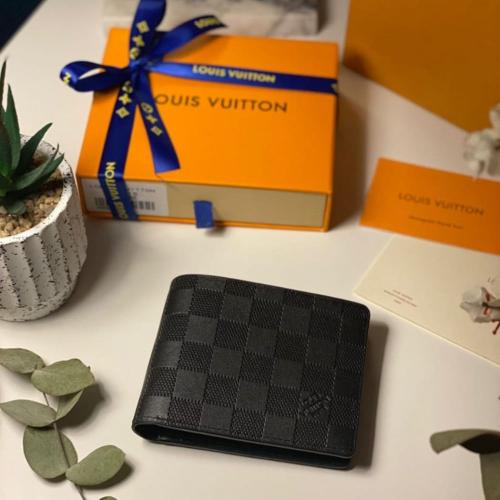 بوك لويس فتون