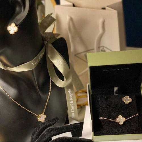 طقم فان كليف الابيض