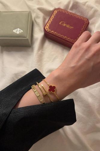 طقم اساور نسائي