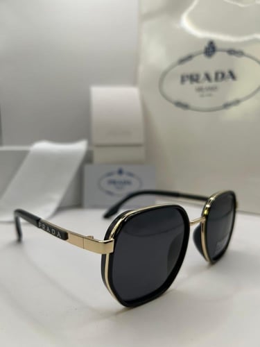 نظارة ماركة برادا