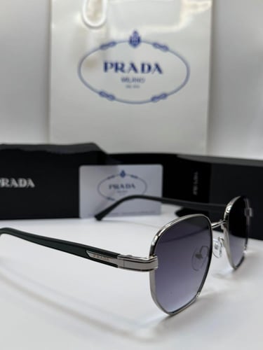 نظارة ماركة برادا