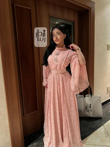 فستان ناعم دانتيل بحزام