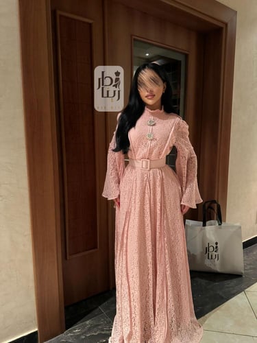 فستان ناعم دانتيل بحزام