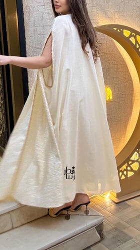 جلابية قطعتين طاؤوس مطرز مع حواف لول