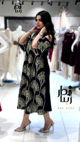 جلابية تطريز كم مفتوح طاووس