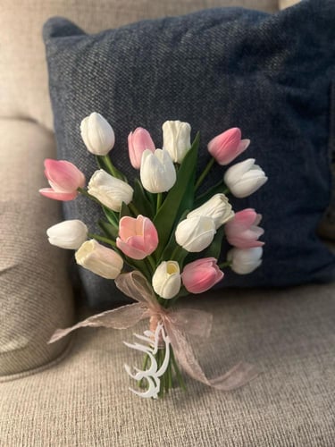 مسكة التوليب الصناعي