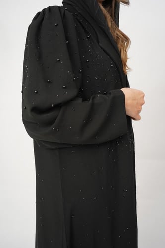 عبايه مزينة باللولو الاسود والفصوص