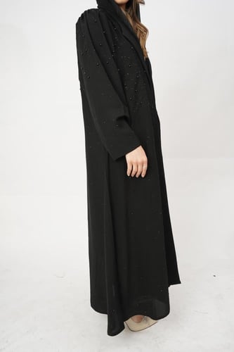 عبايه مزينة باللولو الاسود والفصوص