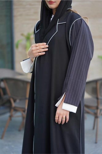عبايه بليزر رسمية باكمام مخططة