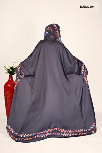 عبايه صيفيه مزينة بورود ملونة