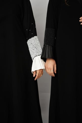 عبايه بتطريز لولو بالاكمام