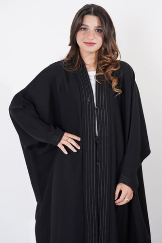عبايه سوداء عملية مخططة من الأمام