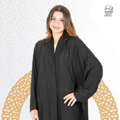 عبايه سوداء عملية مزينة بخطوط من التطريز