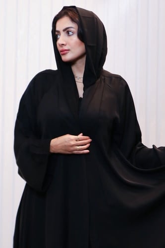 عبايه عملية نص كلوش بازارير مغلقة و خطوط سوداء