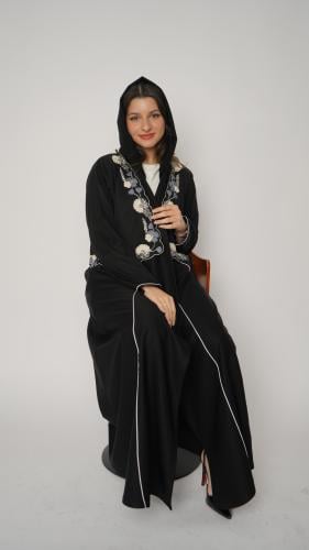 عبايه مطرزة تطويز يدوي على شكل جاكيت
