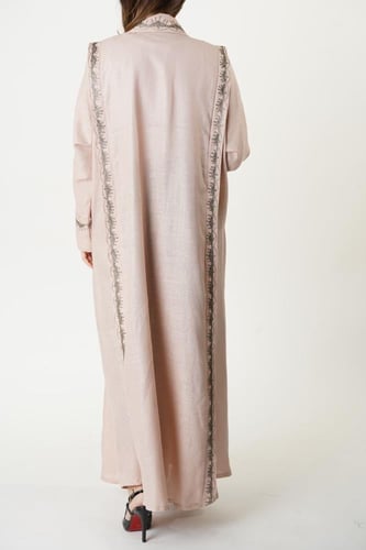 عباية كتان مطرزة بالأسود