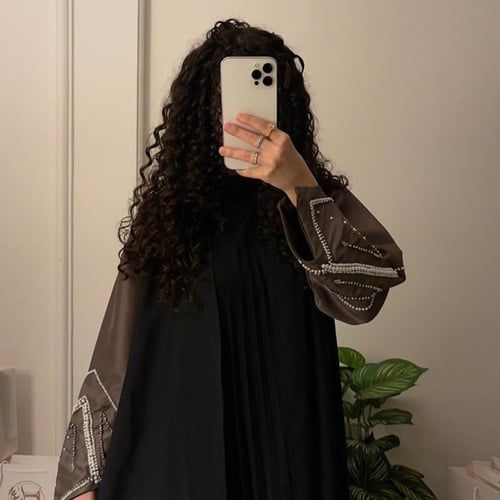 عباية تفته لف ، مطرزة باللولو باللون الاسود و باكم...