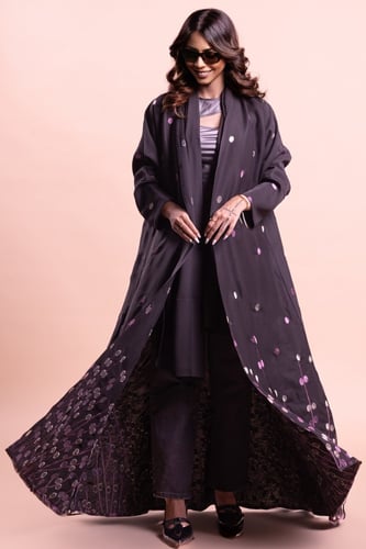 عباية بقماش انترنت مطرزة بدوائر ملونة