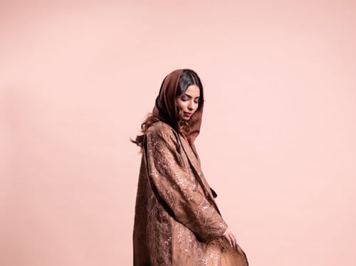 عباية كاجوال لف بقماش كتان لينن ، بتطريز من الاعلى