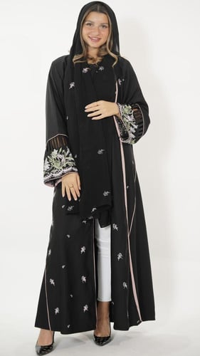 عبايه سوداء مزينة بالورود الملونة