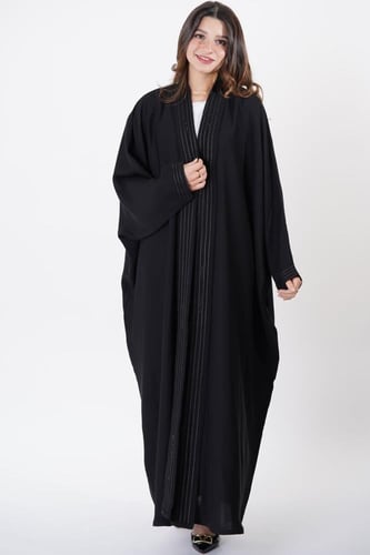 عبايه سوداء عملية مخططة من الأمام