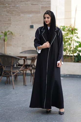 عبايه بليزر رسمية باكمام مخططة