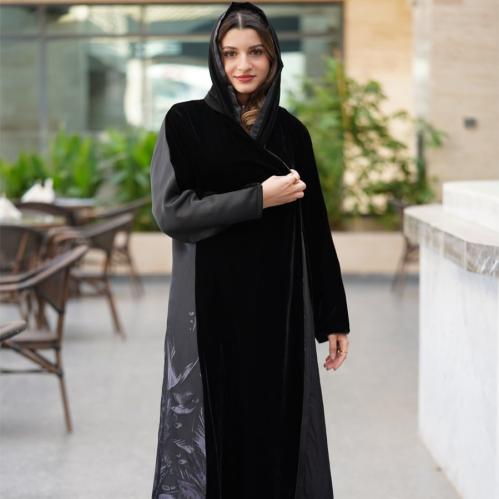 عبايه شتوية مخمل مزينة برسومات