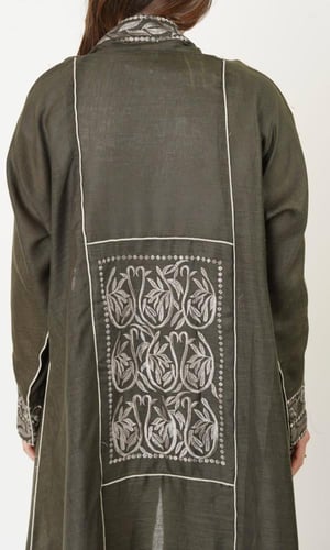 عباية كتان مطرزة