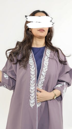 عباية كاجوال مطرزة باللولو الابيض قماش لف لمياء