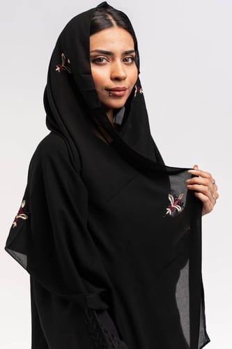 طرحة سوداء ليزر مطرزة بالالوان